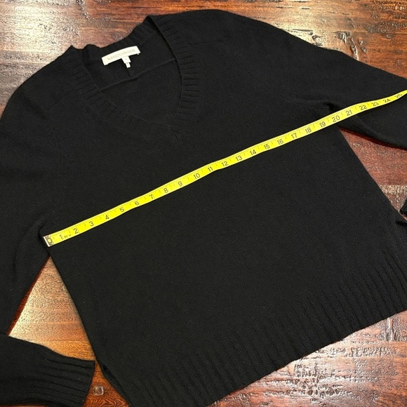 NakedCashmere Black V-Neck Cashmere Sweater size Small - Picture 10 of 11